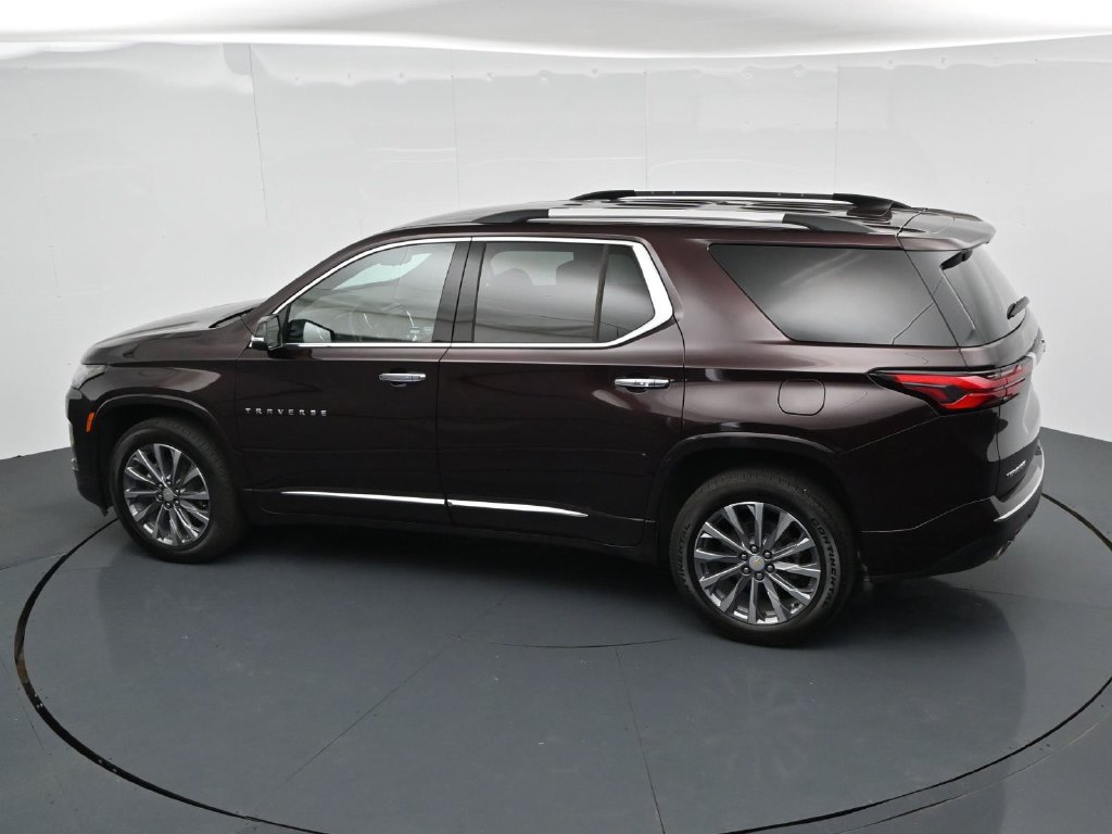 Used 2023 Chevrolet Traverse Premier FWD image 21