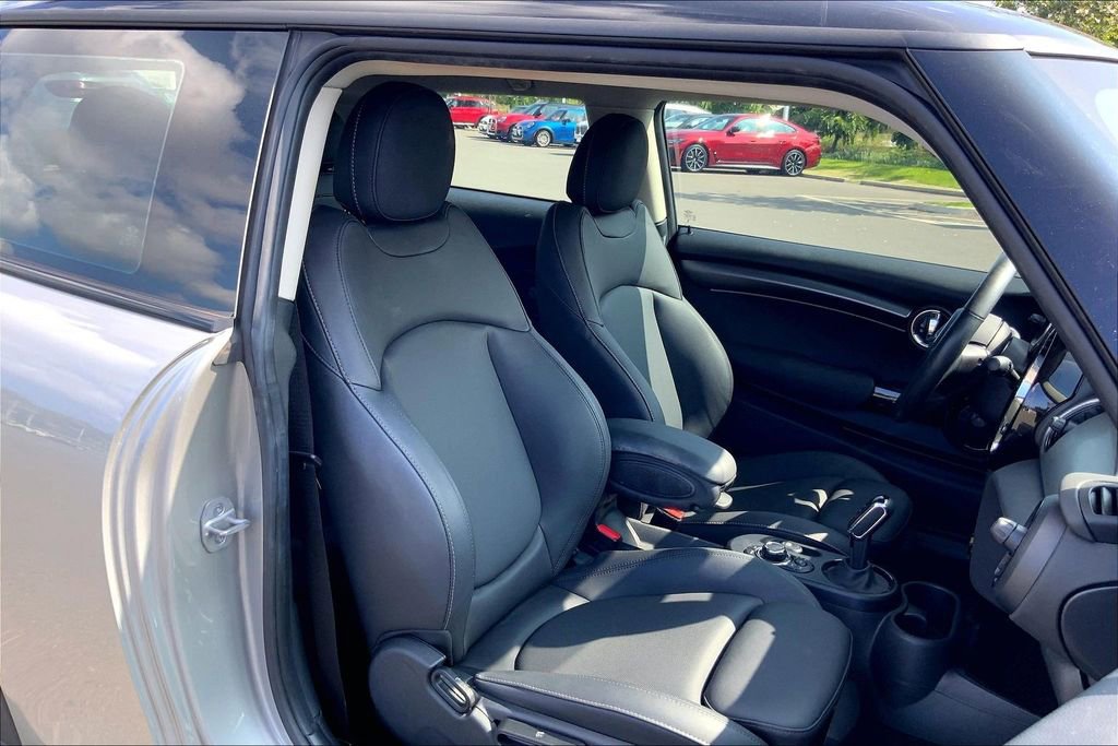 Certified 2024 MINI Cooper SE image 8