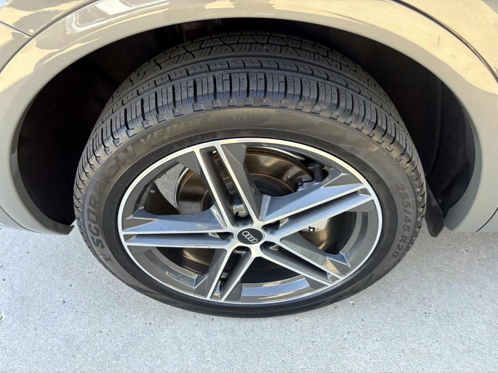 Used 2024 Audi Q5 e Premium image 10