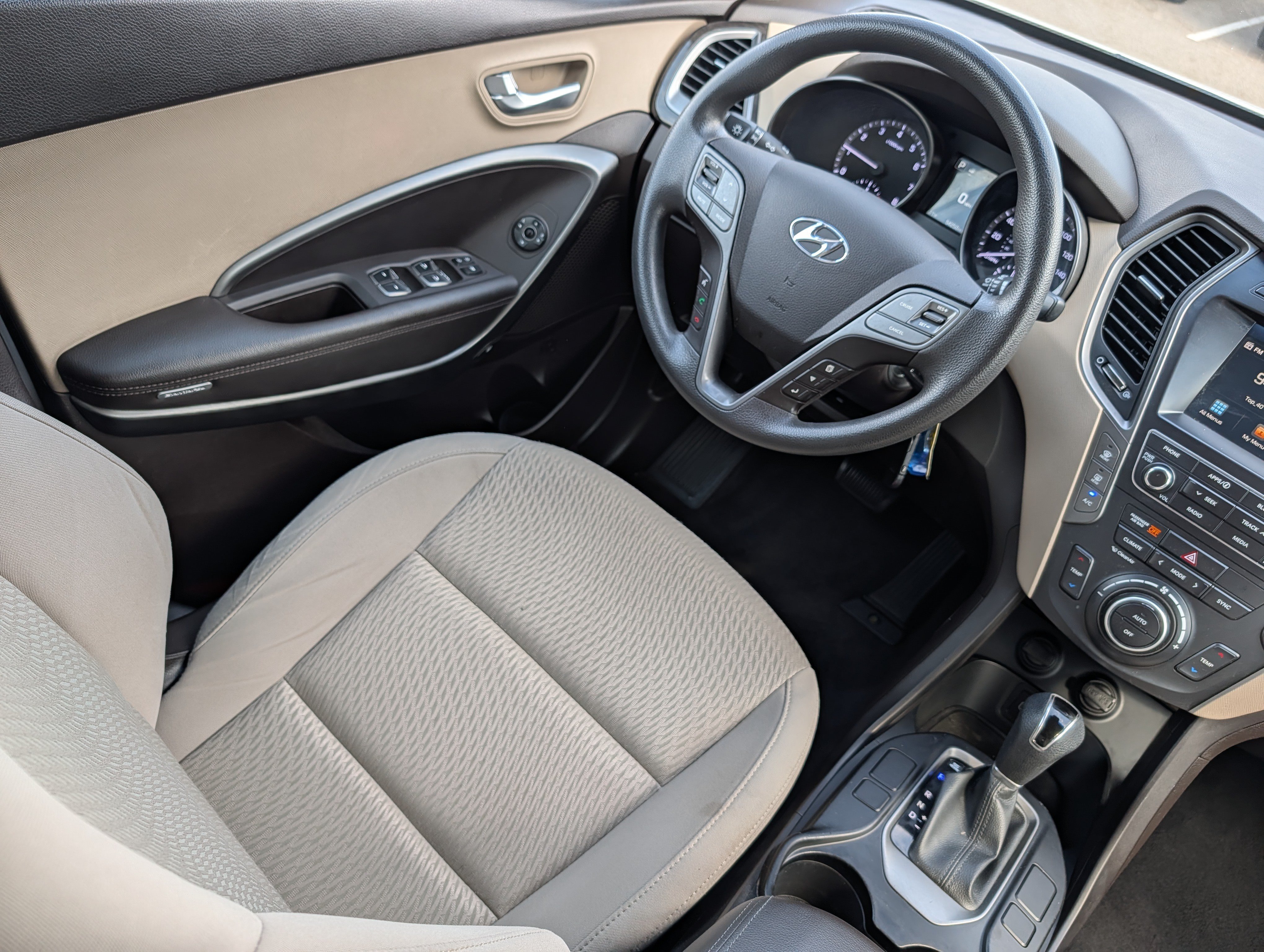 Used 2018 Hyundai Santa Fe SE AWD/4WD image 9