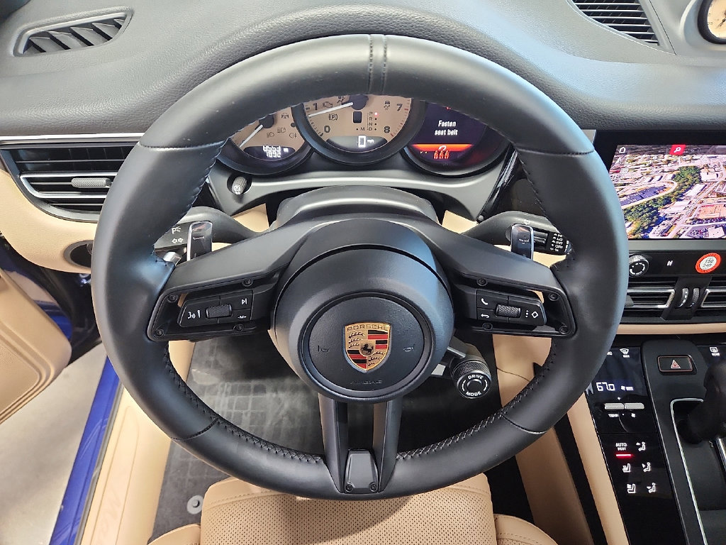 Used 2026 Porsche Macan AWD/4WD image 19