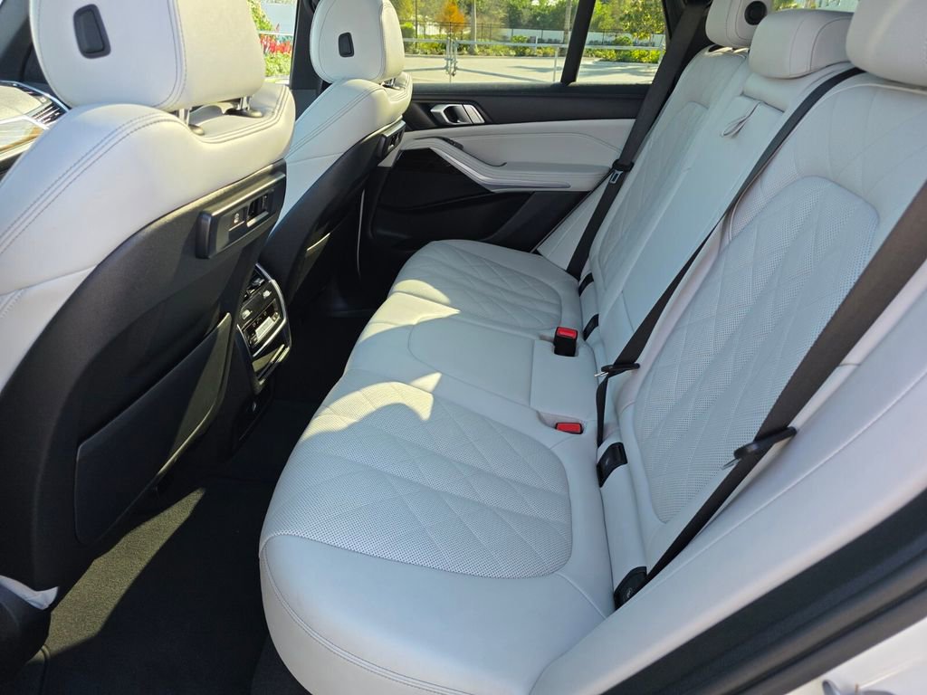 Used 2023 BMW X5 xDrive45e image 17