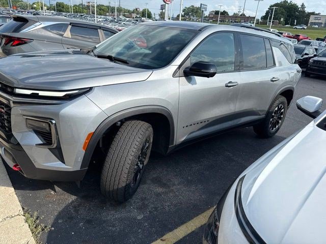 Used 2024 Chevrolet Traverse Z71 w/ Enhanced Driving Package AWD/4WD image 3