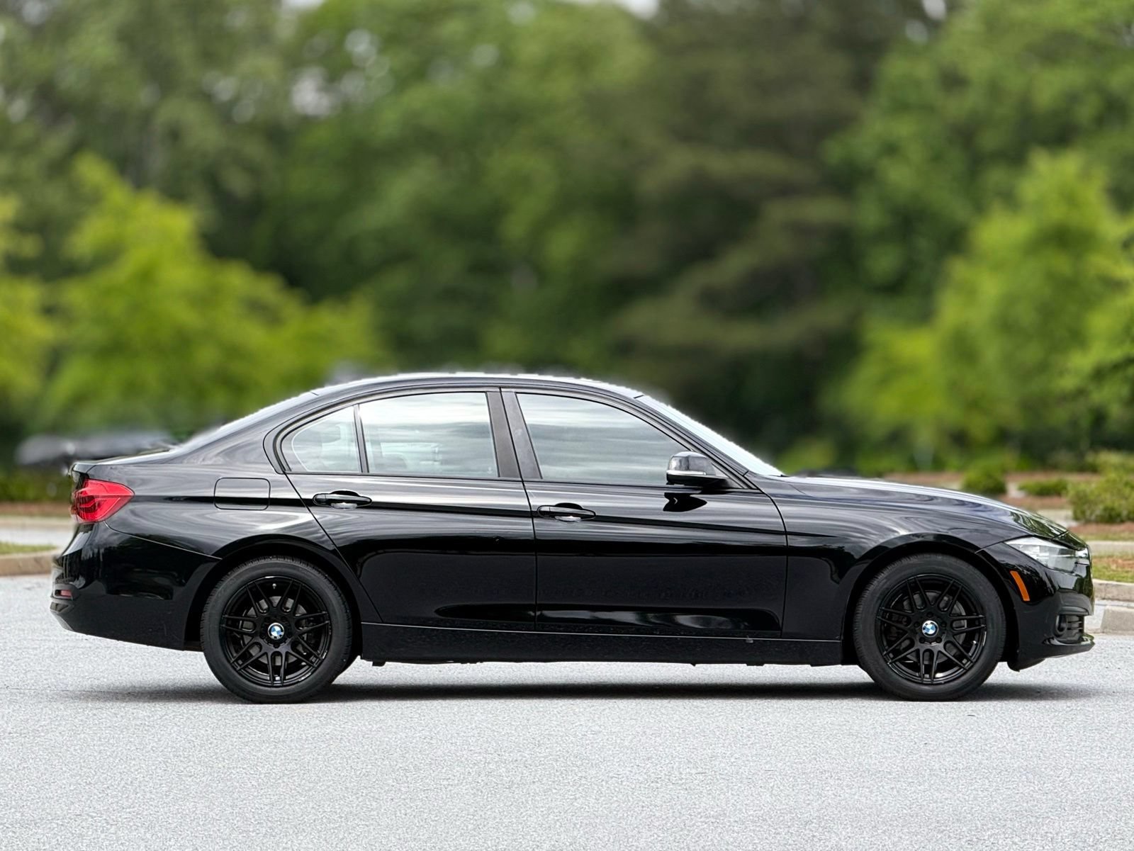 Used 2016 BMW 320i Sedan RWD image 12