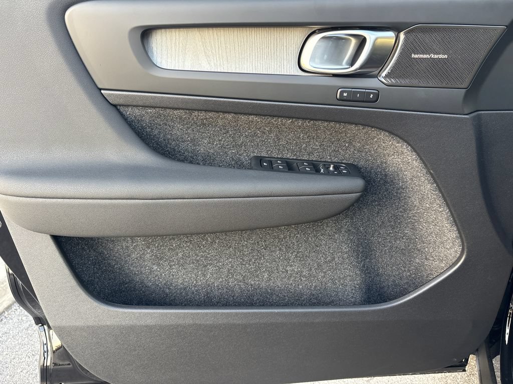 New 2026 Volvo XC40 B5 Plus AWD/4WD image 9