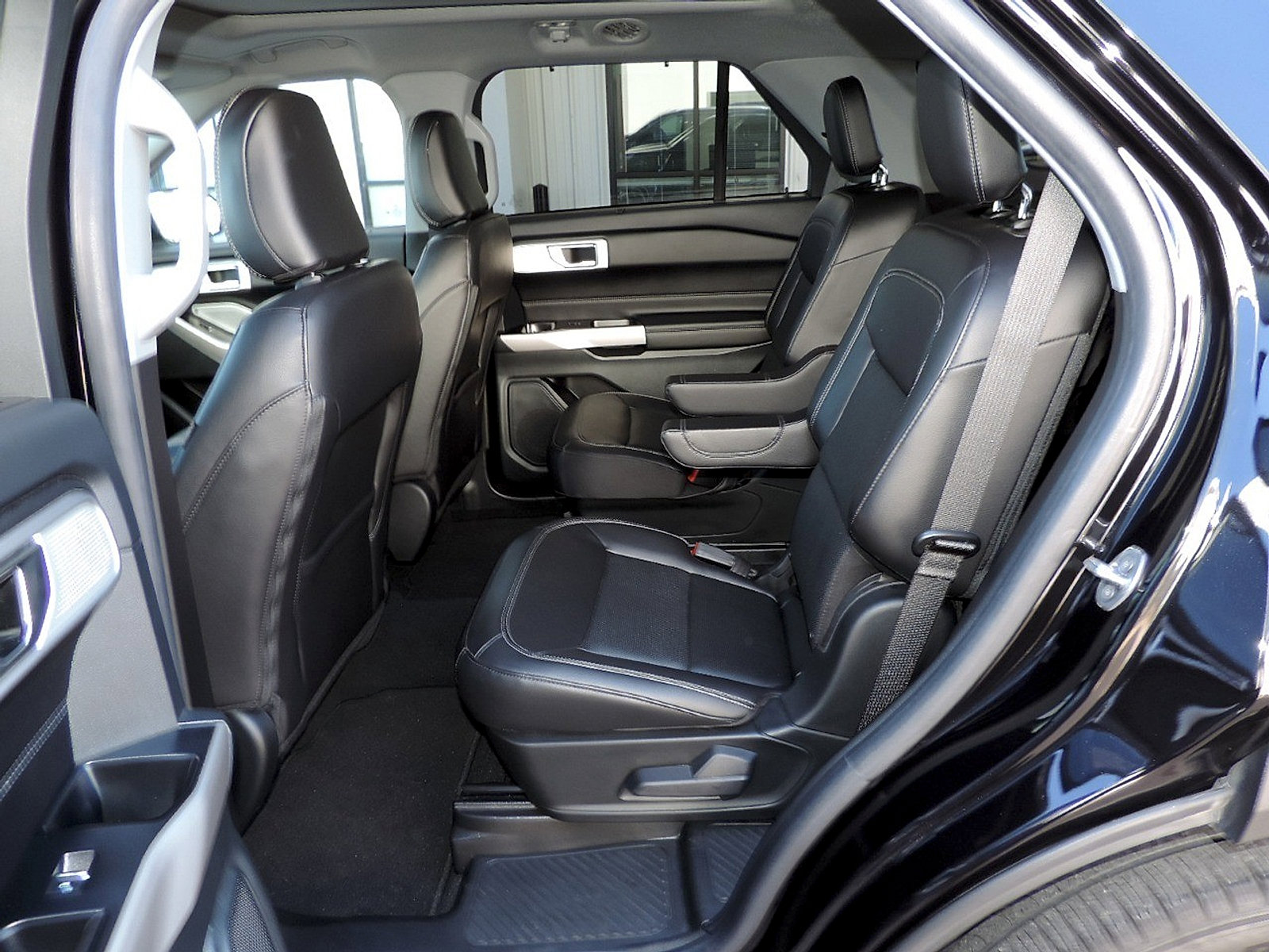 Used 2023 Ford Explorer Limited w/ Limited Technology Package image 17