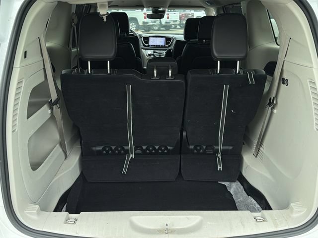 Used 2023 Chrysler Pacifica Touring-L FWD image 36