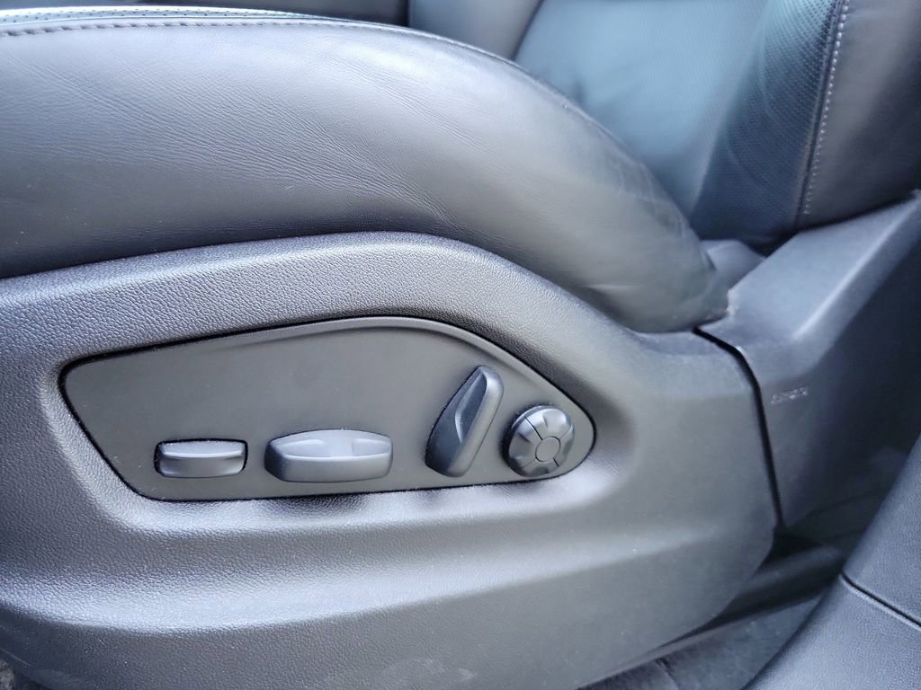 Certified 2022 Porsche Cayenne GTS AWD/4WD image 18