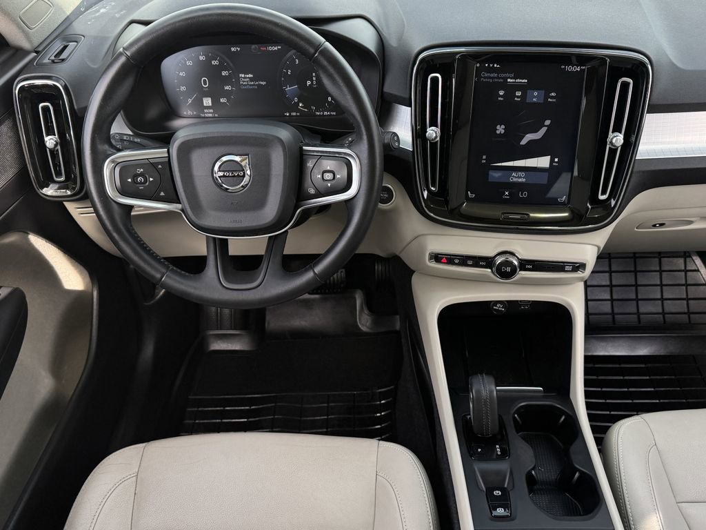 Used 2020 Volvo XC40 T5 Momentum w/ Protection Package Premier AWD/4WD image 12