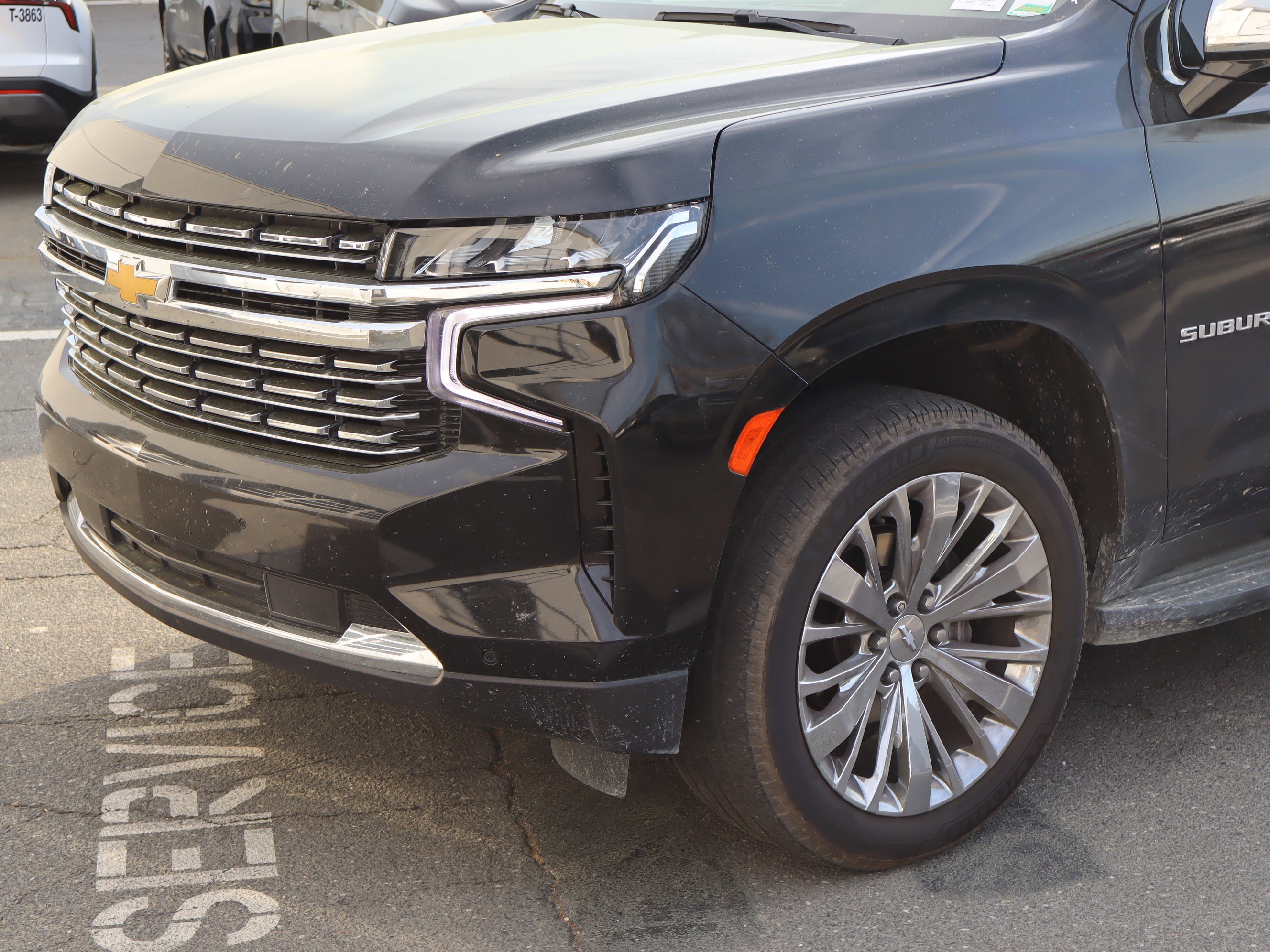 Used 2021 Chevrolet Suburban Premier w/ Premium Package image 17