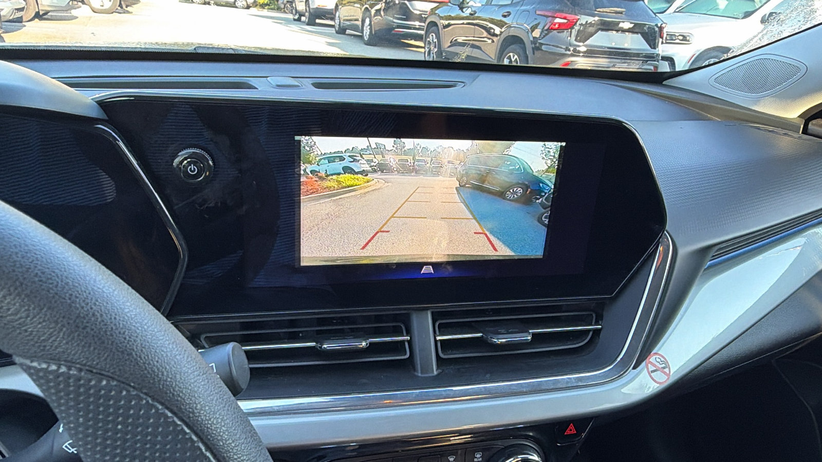 Used 2025 Chevrolet Trax LT FWD image 29