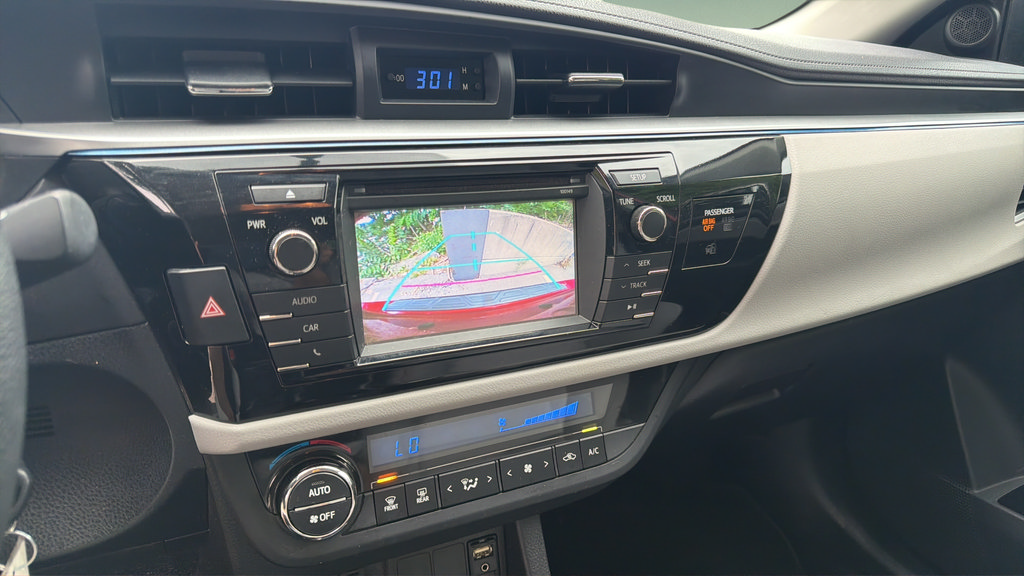 Used 2014 Toyota Corolla LE w/ Body Protection Package FWD image 27