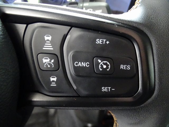 Certified 2024 Jeep Wrangler Unlimited w/ Convenience Group AWD/4WD image 6