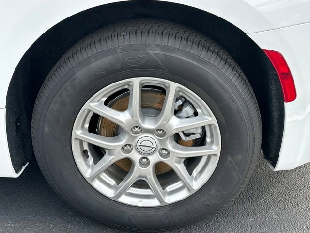 Used 2026 Chrysler Pacifica Select image 24