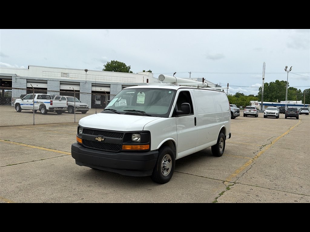 Used 2017 Chevrolet Express 2500 RWD image 2