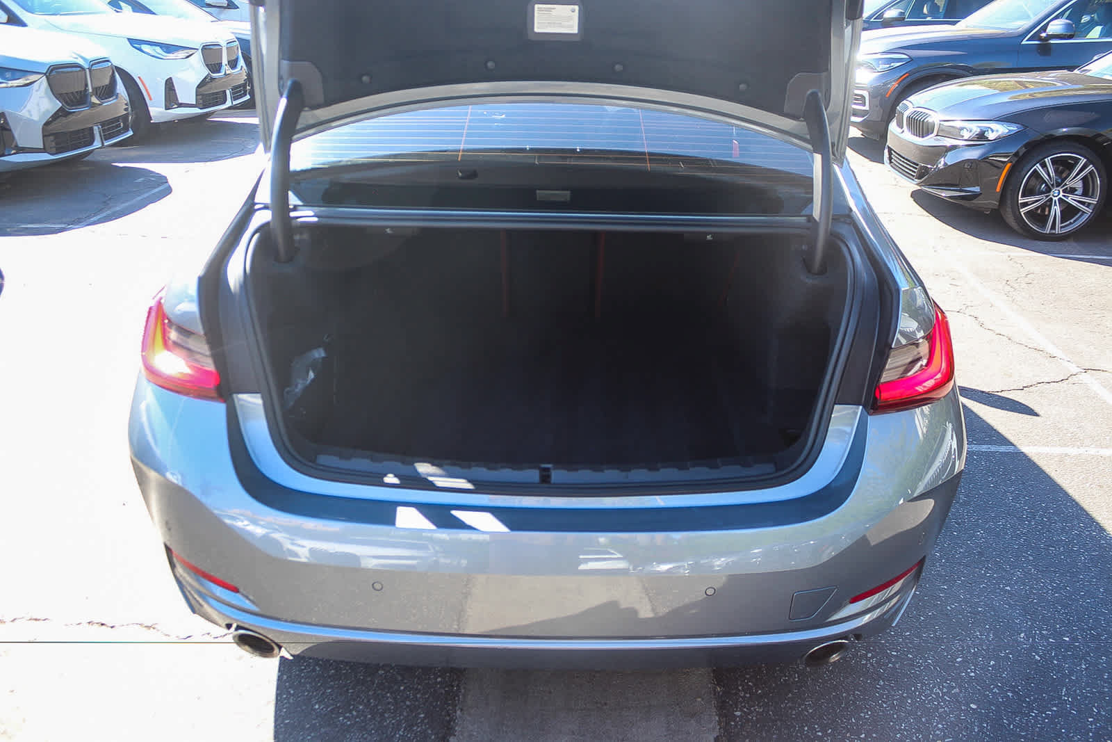 Used 2024 BMW 330i Sedan w/ Convenience Package RWD image 33