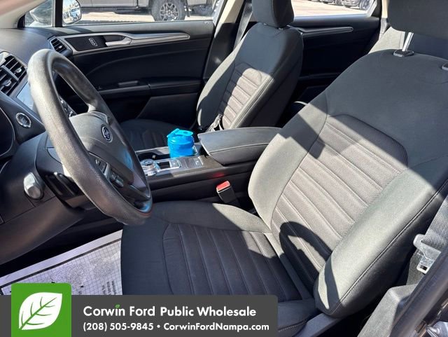 Used 2018 Ford Fusion SE w/ Fusion SE Technology Package FWD image 10