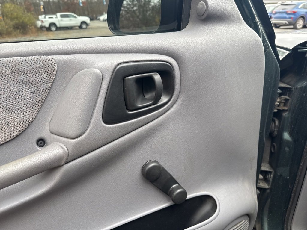 Used 2000 Dodge Dakota Sport image 12