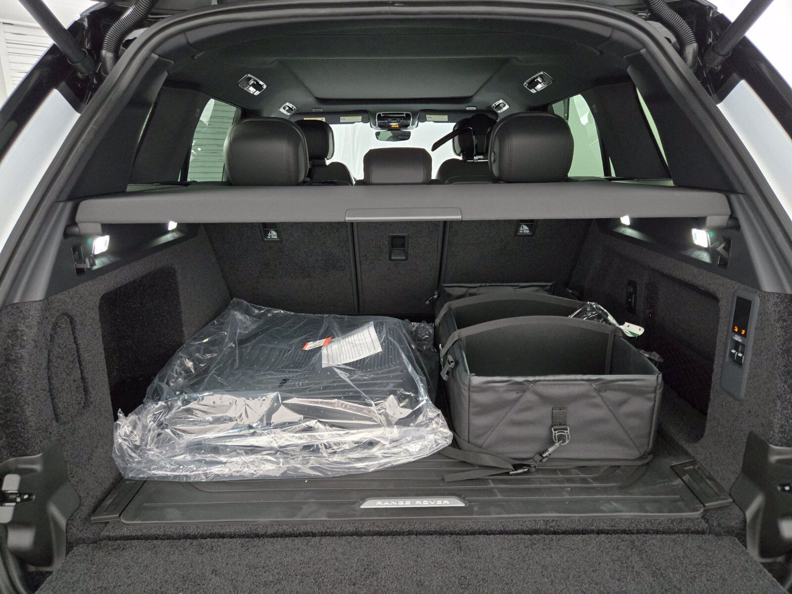 New 2026 Land Rover Range Rover SE AWD/4WD image 15