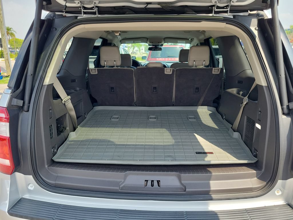 Used 2018 Ford Expedition XLT w/ Equipment Group 202A RWD image 9
