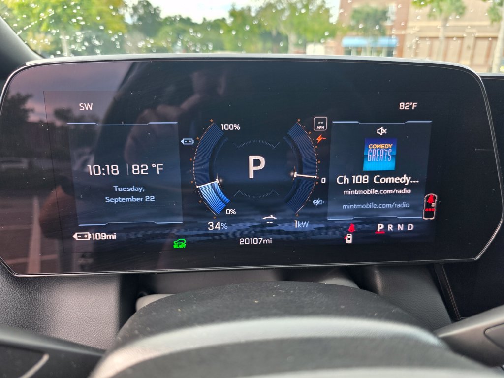 Certified 2024 Chevrolet Equinox EV LT FWD image 21