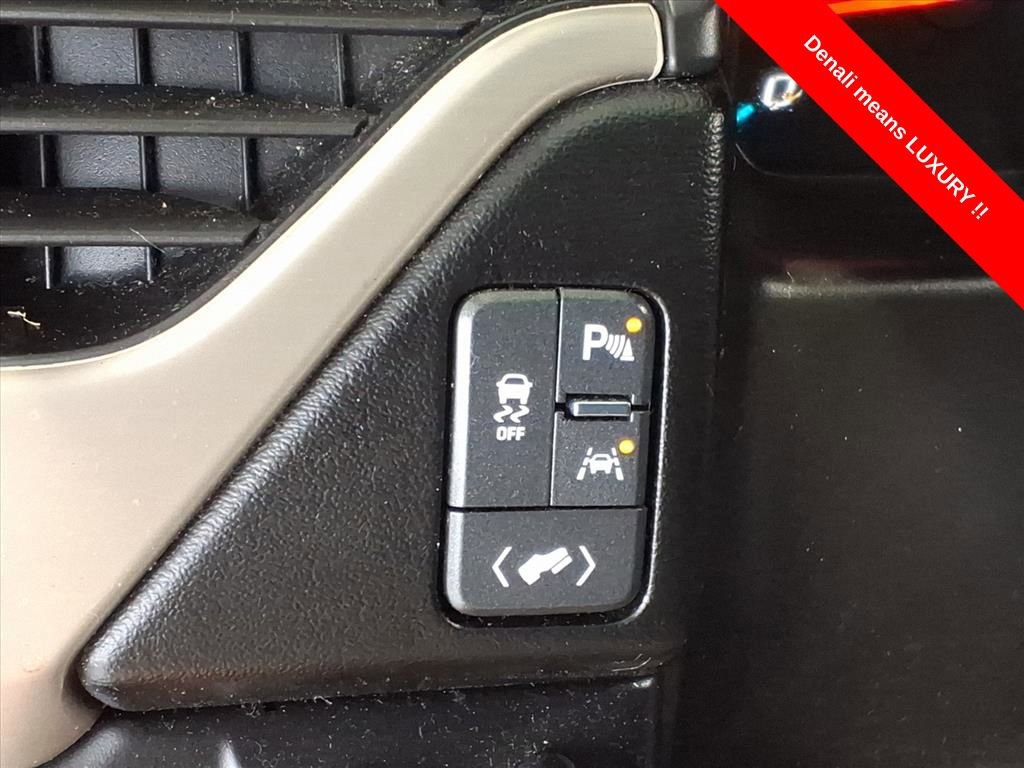 Used 2018 GMC Yukon Denali image 26