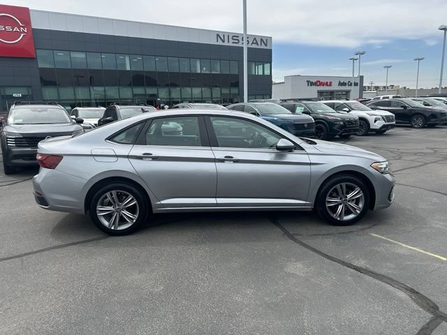 Used 2024 Volkswagen Jetta SE FWD image 13
