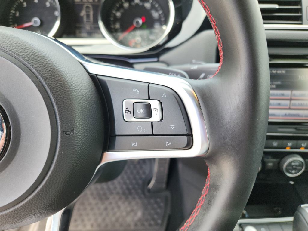 Used 2015 Volkswagen Jetta GLI SE image 28