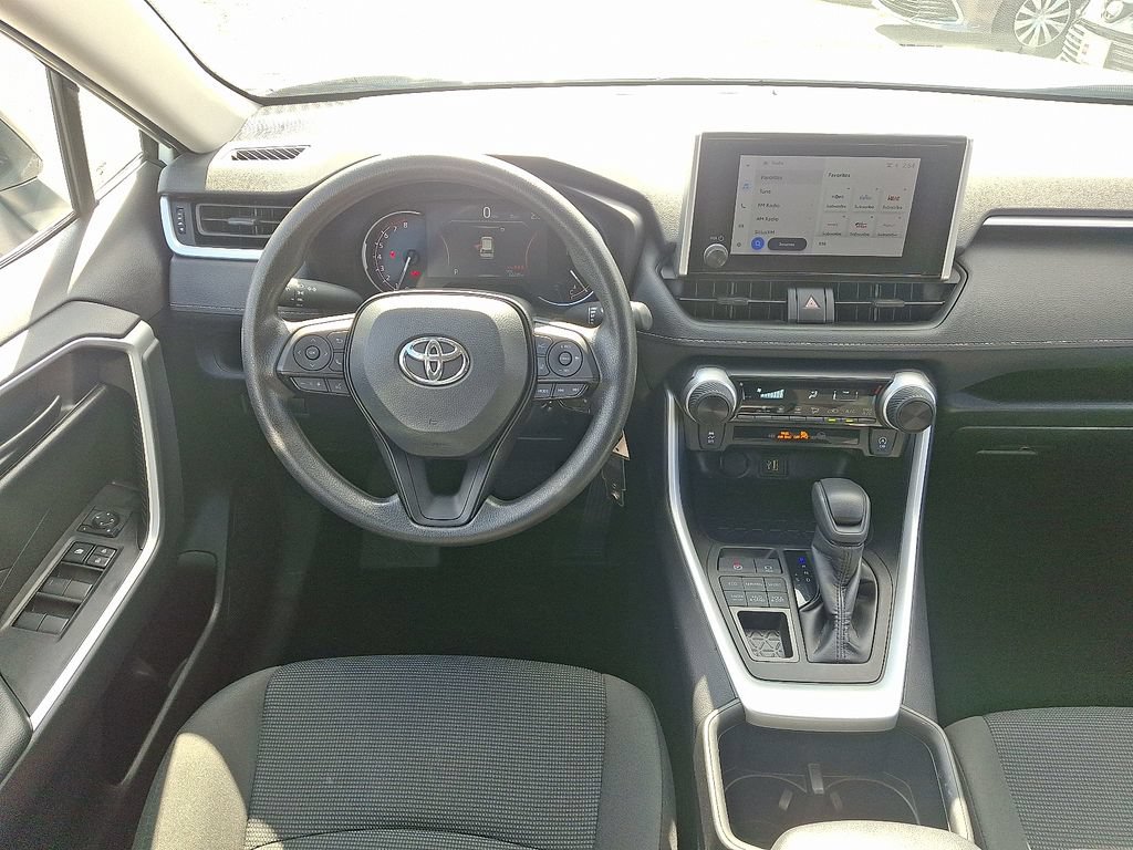 Used 2025 Toyota RAV4 LE AWD/4WD image 12
