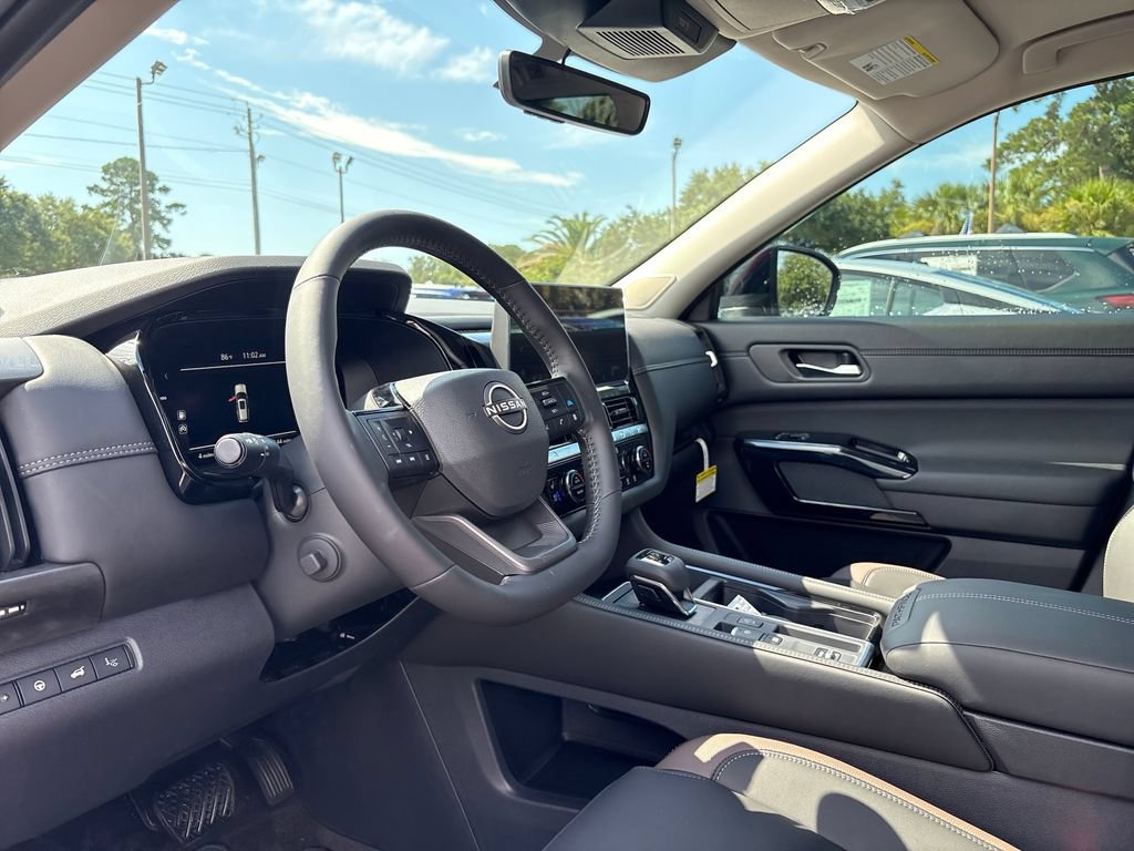 New 2026 Nissan Pathfinder Platinum FWD image 5