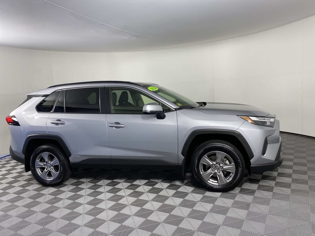 Used 2024 Toyota RAV4 LE AWD/4WD image 11