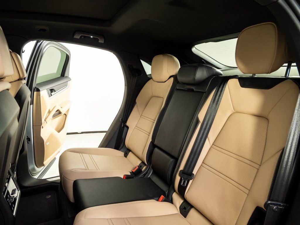 New 2026 Porsche Cayenne Base image 22