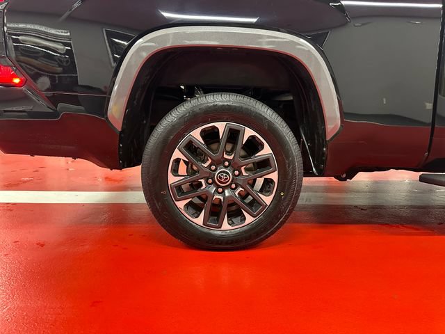 Used 2023 Toyota Tundra Limited AWD/4WD image 30
