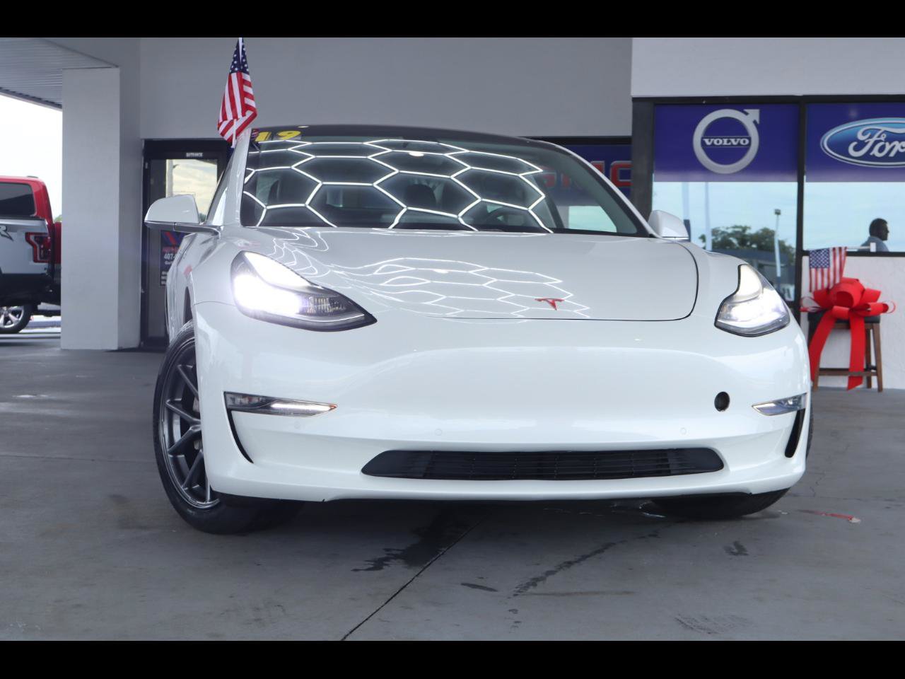 Used 2019 Tesla Model 3 Standard Range Plus RWD image 1