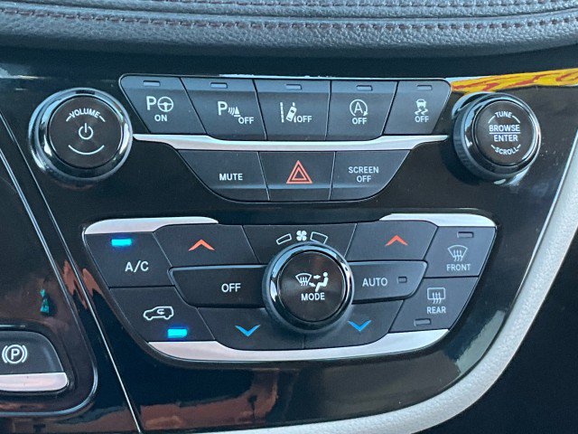 Used 2019 Chrysler Pacifica Limited w/ Advanced Safetytec Group FWD image 27