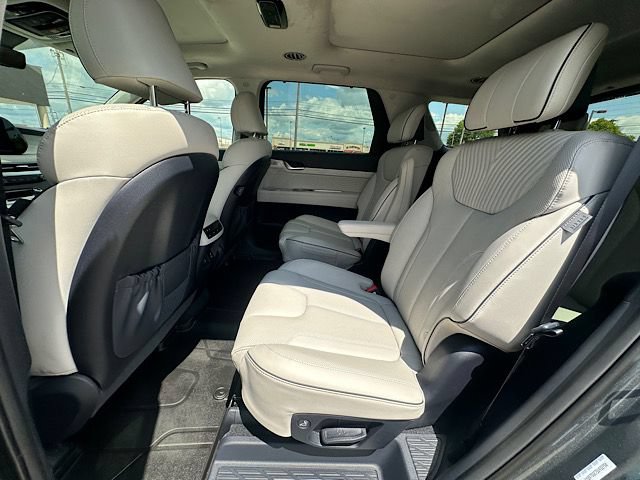 Used 2025 Hyundai Palisade Calligraphy AWD/4WD image 18