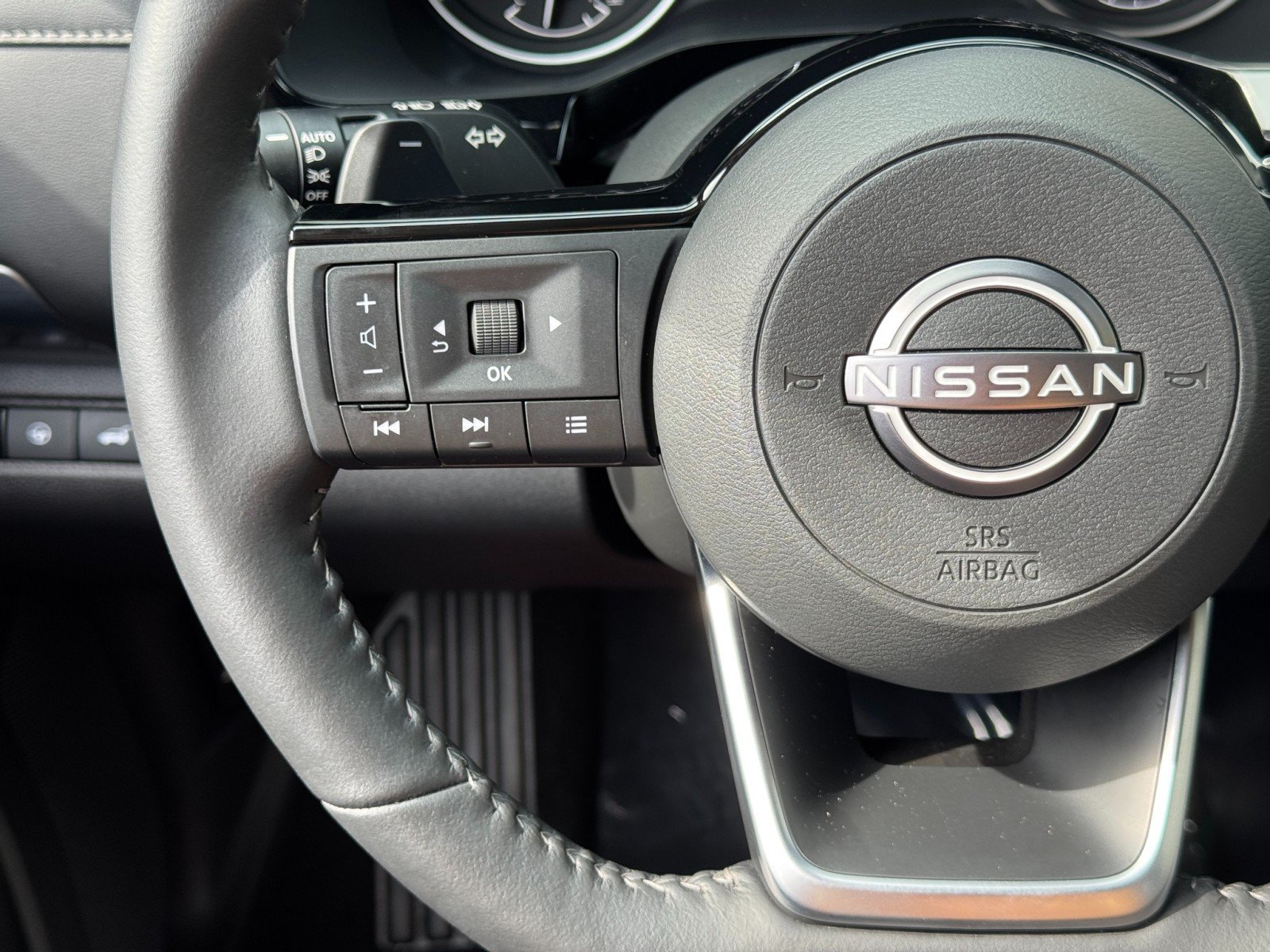 Used 2025 Nissan Pathfinder SL AWD/4WD image 19