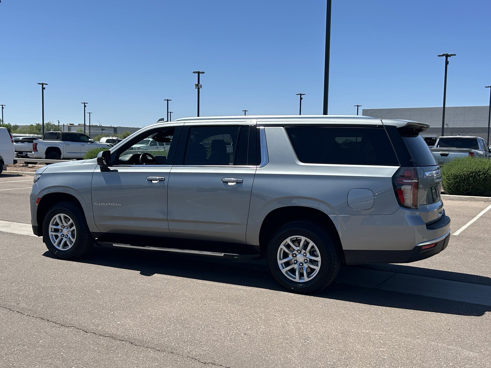 Certified 2024 Chevrolet Suburban LT image 3