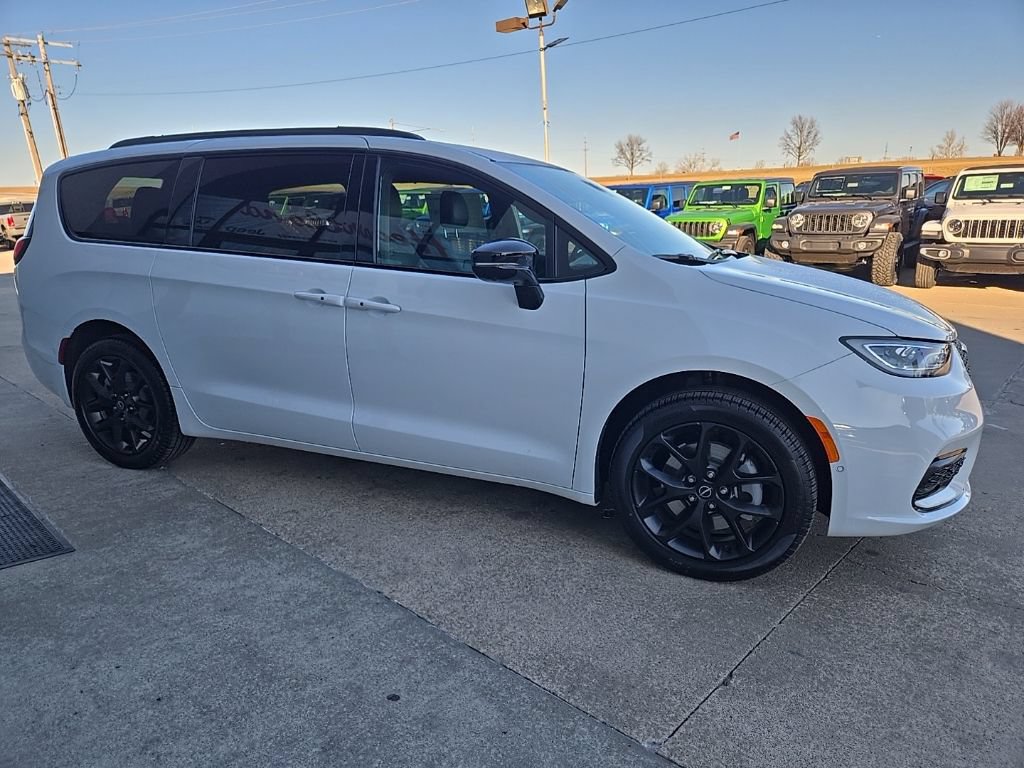 New 2026 Chrysler Pacifica Select w/ S Appearance Package AWD/4WD image 12