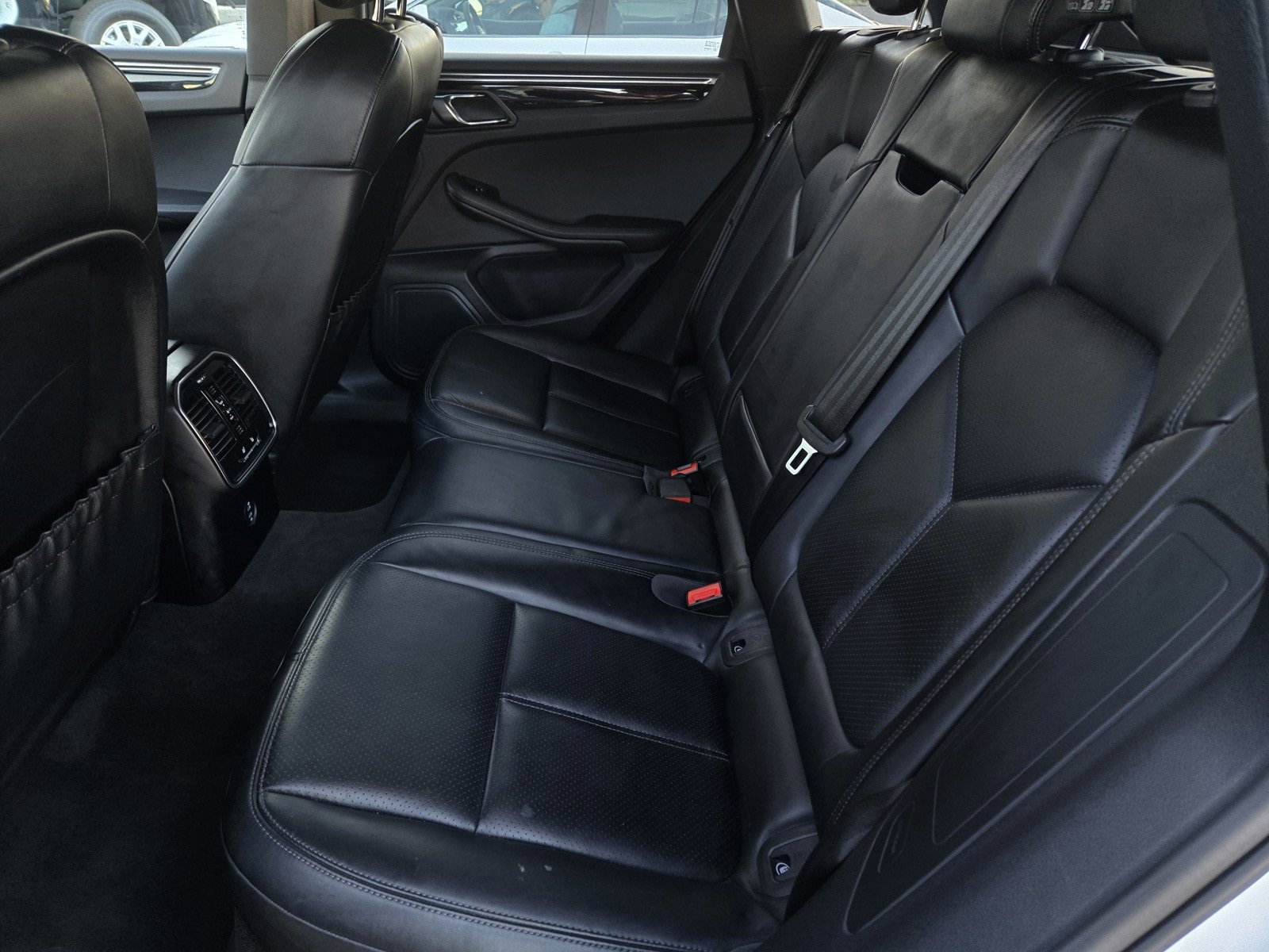 Used 2024 Porsche Macan image 11