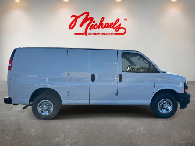 Used 2018 Chevrolet Express 2500 w/ Driver Convenience Package RWD image 2