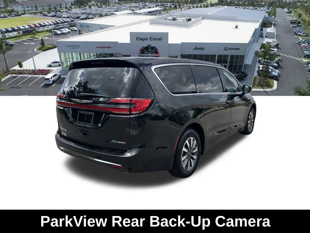 Used 2022 Chrysler Pacifica Touring-L FWD image 5