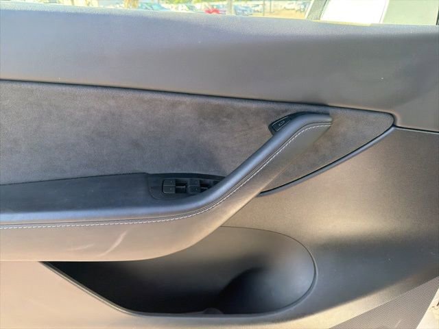 Used 2022 Tesla Model Y Performance image 17