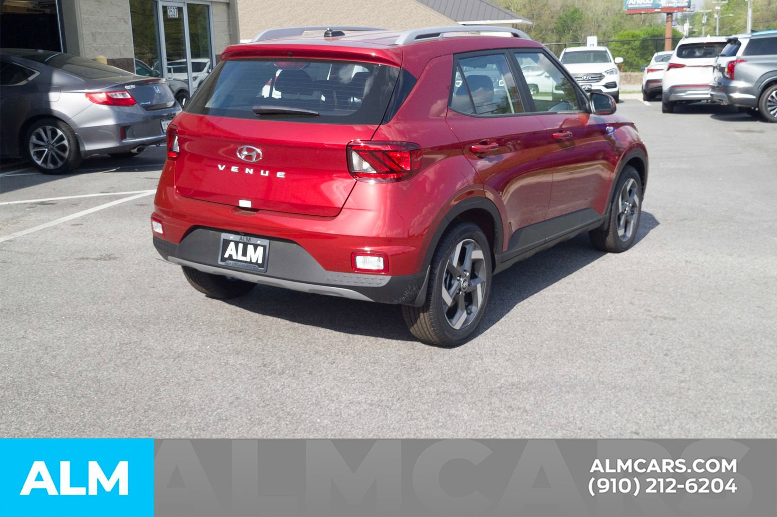 Used 2025 Hyundai Venue SEL image 6