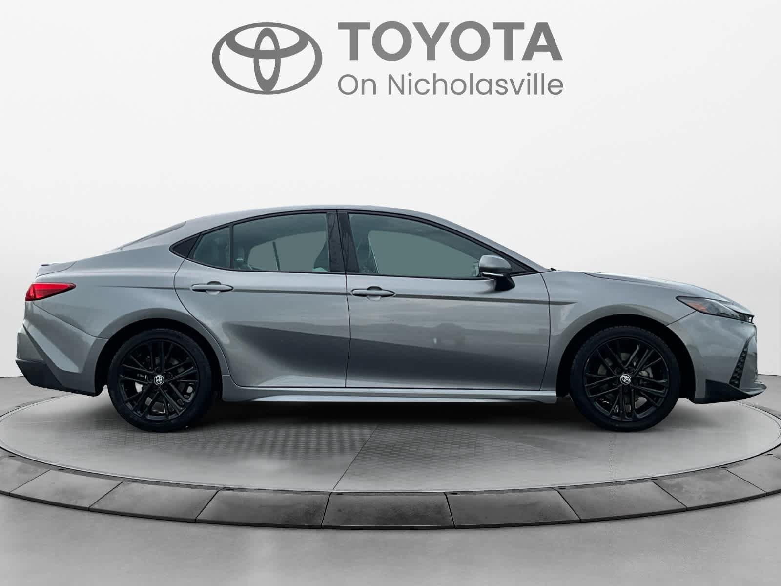 Used 2025 Toyota Camry SE FWD image 6