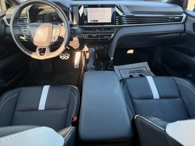 Used 2025 Toyota Camry SE image 11
