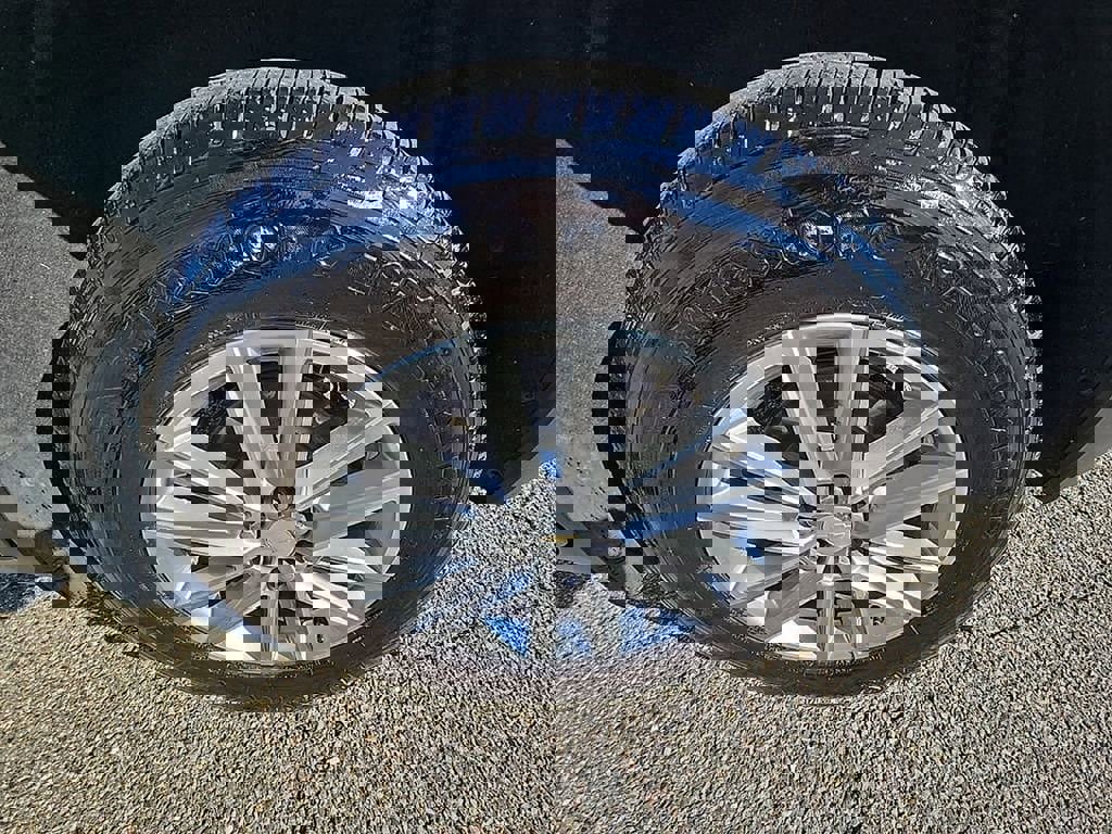 Used 2023 Chevrolet Traverse LT image 36