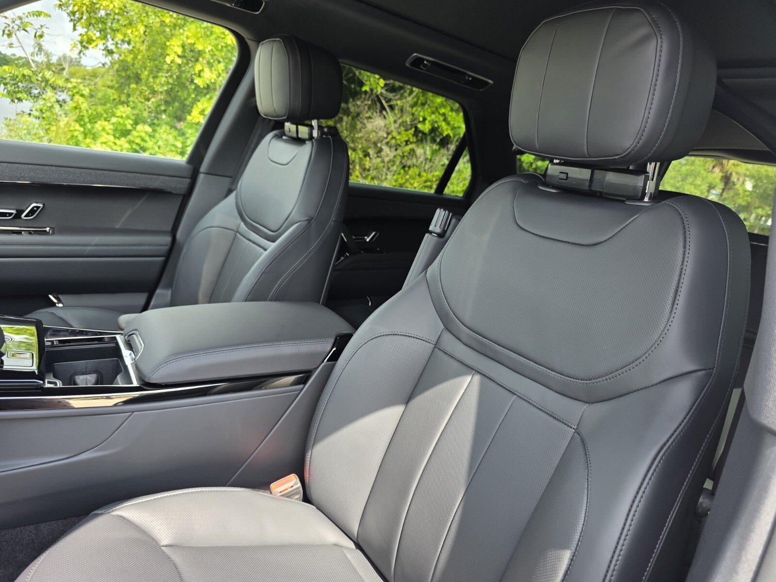 New 2026 Land Rover Range Rover Sport Dynamic SE AWD/4WD image 11
