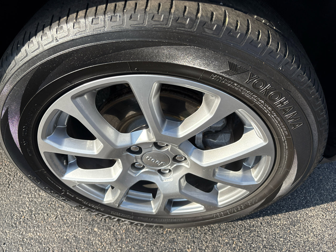 Used 2022 Jeep Compass Latitude w/ Sun and Sound Group image 11