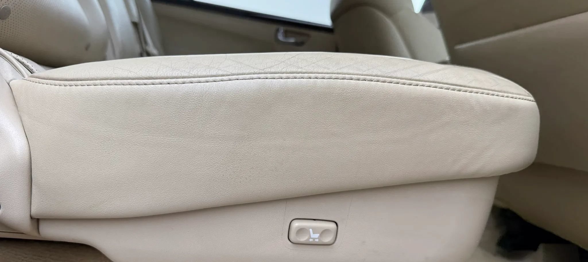 Used 2013 Lexus LX 570 4WD image 38